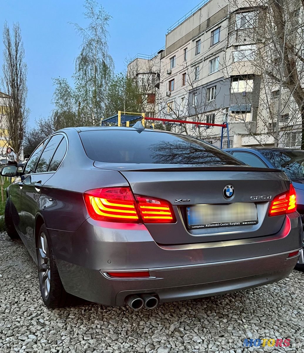 2013' BMW 5 Series photo #3