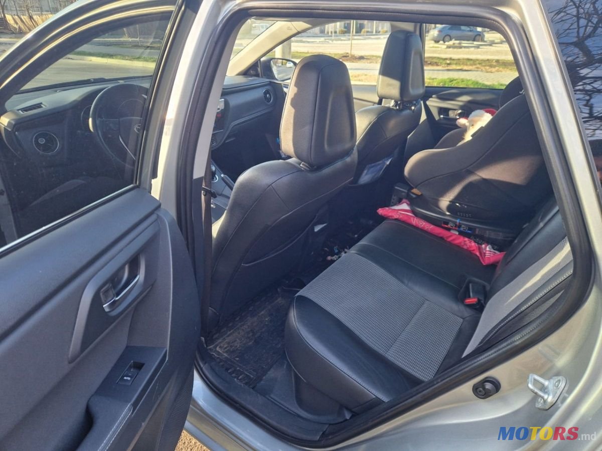 2015' Toyota Auris photo #5