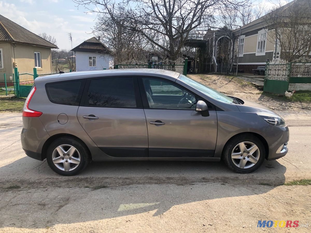 2012' Renault Grand Scenic photo #4