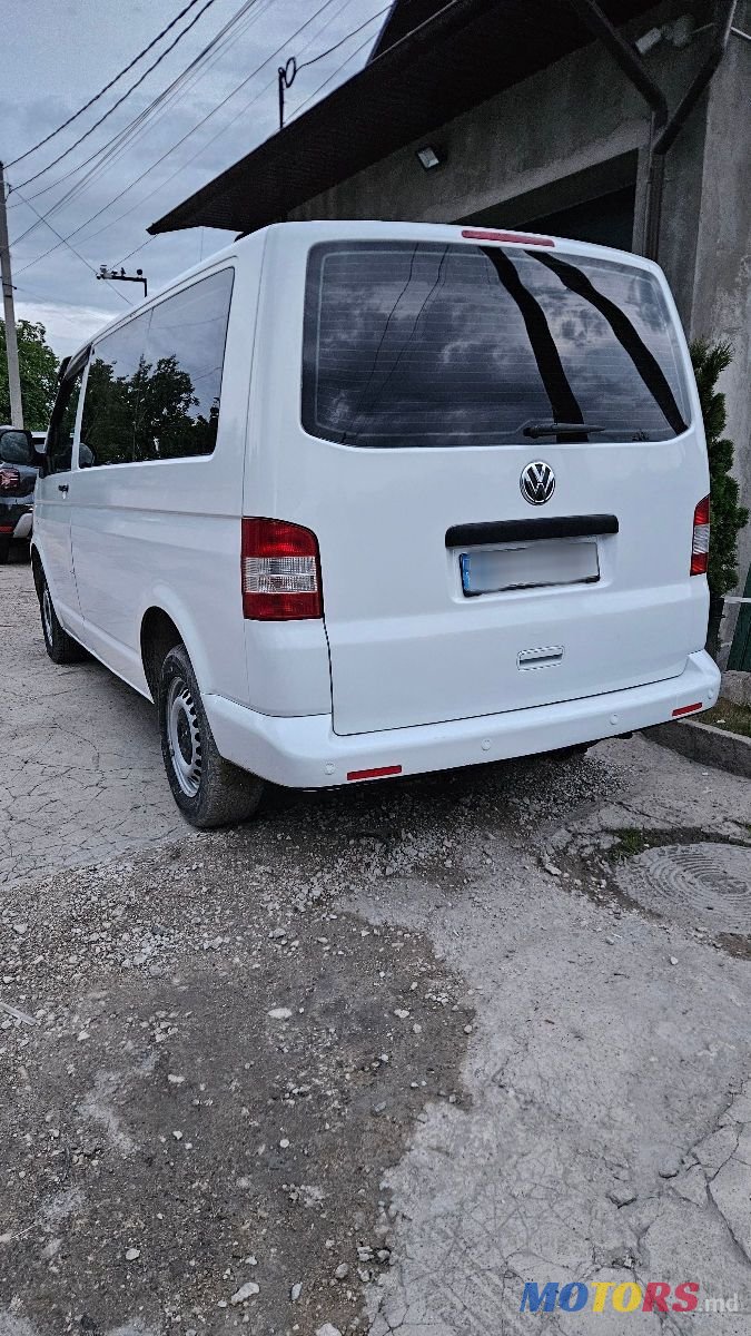 2011' Volkswagen Transporter photo #3