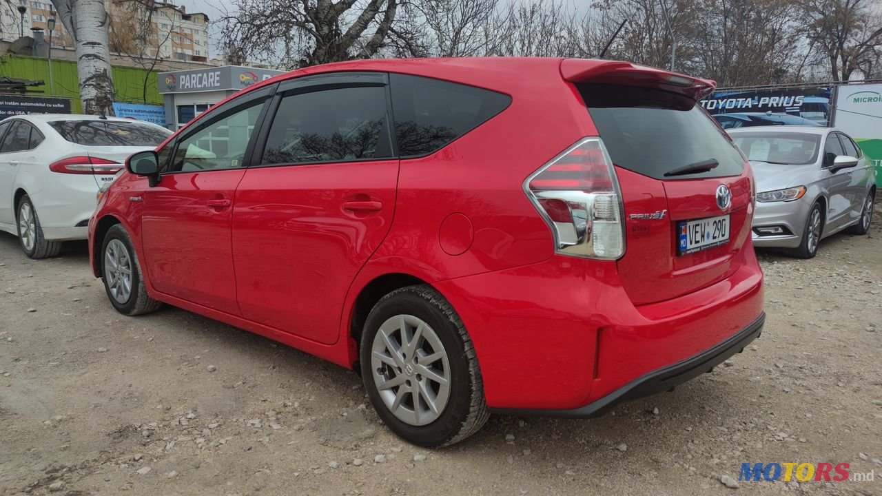 2015' Toyota Prius v photo #3