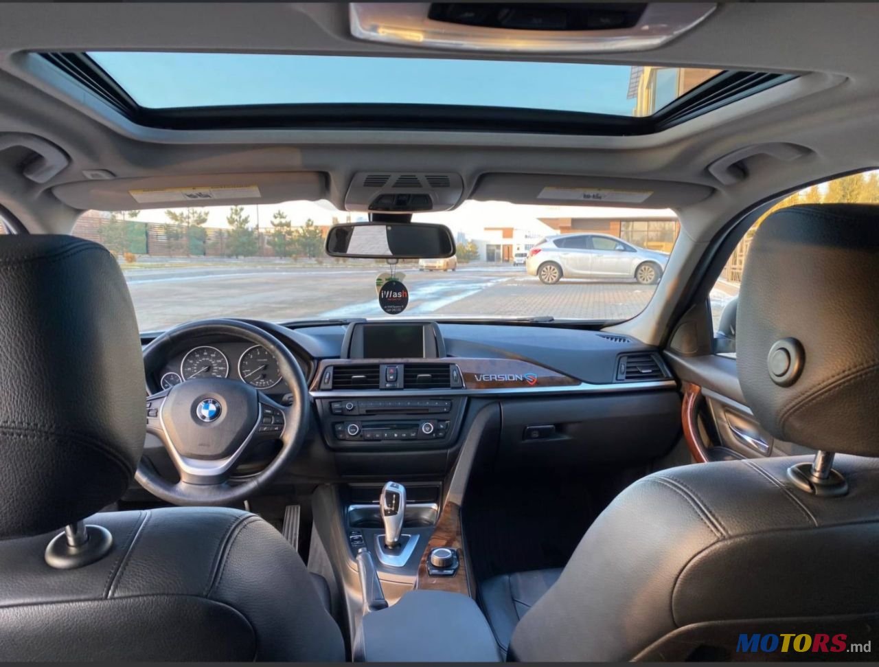 2013' BMW 3 Series photo #3