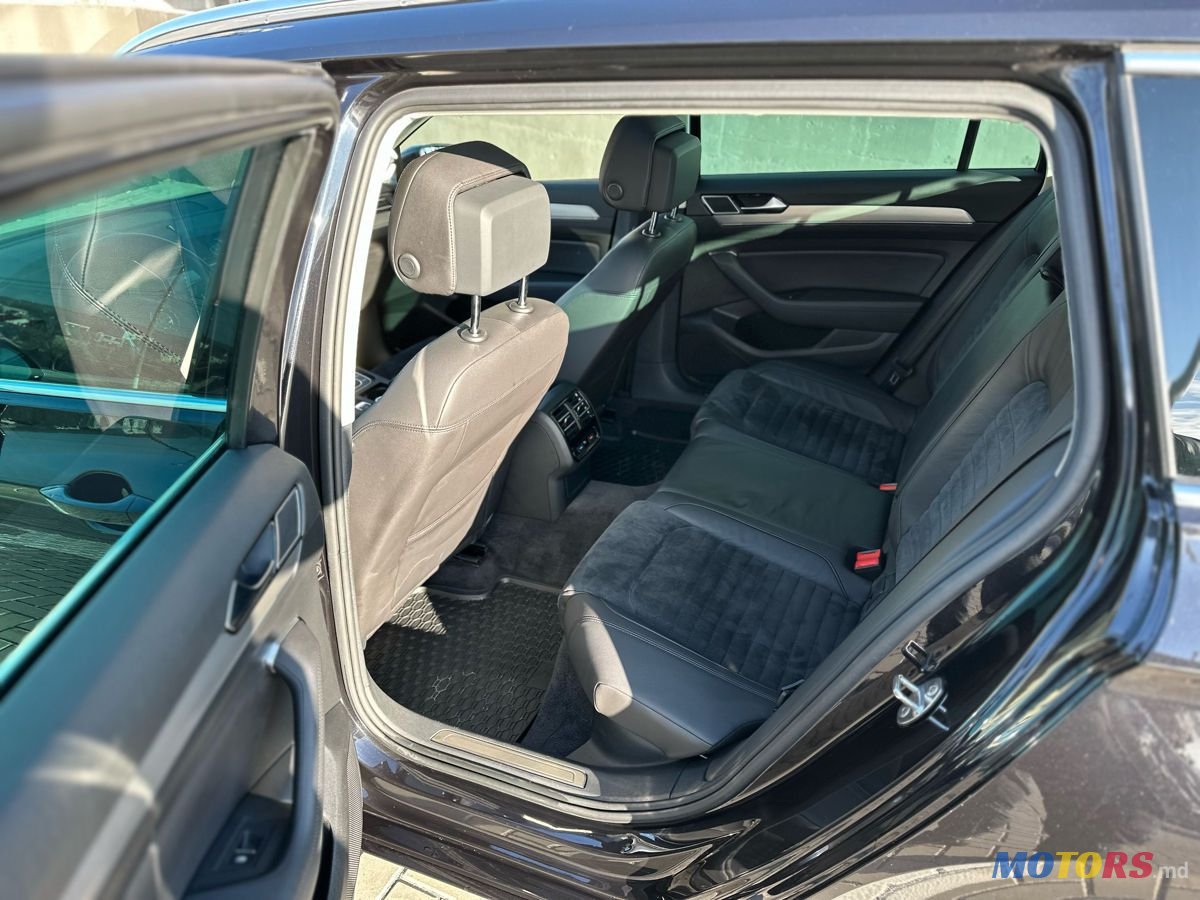 2016' Volkswagen Passat photo #4