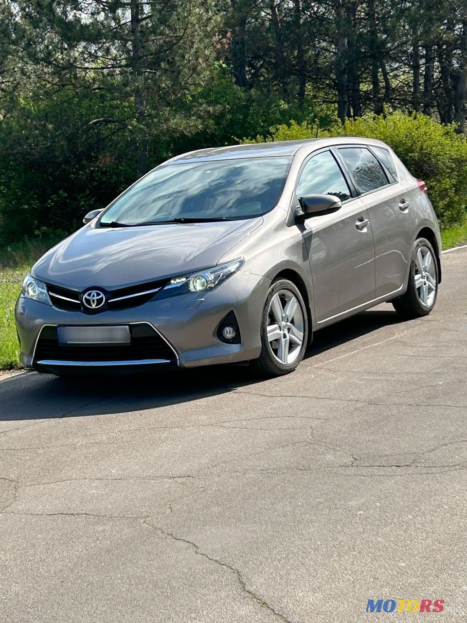 2013' Toyota Auris photo #5