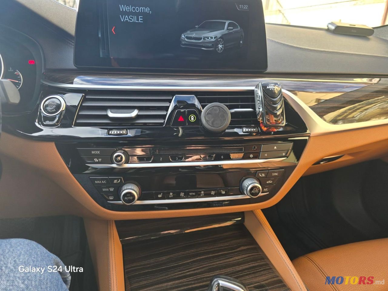 2017' BMW 5 Series photo #4