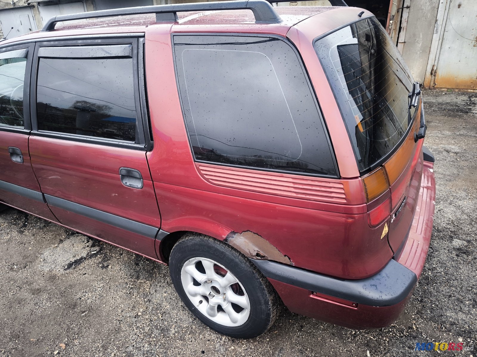 1998' Mitsubishi Space Wagon photo #4