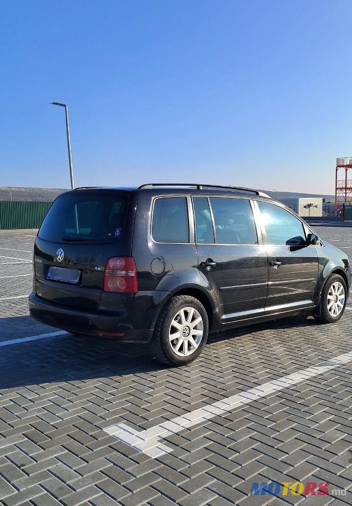 2007' Volkswagen Touran photo #3