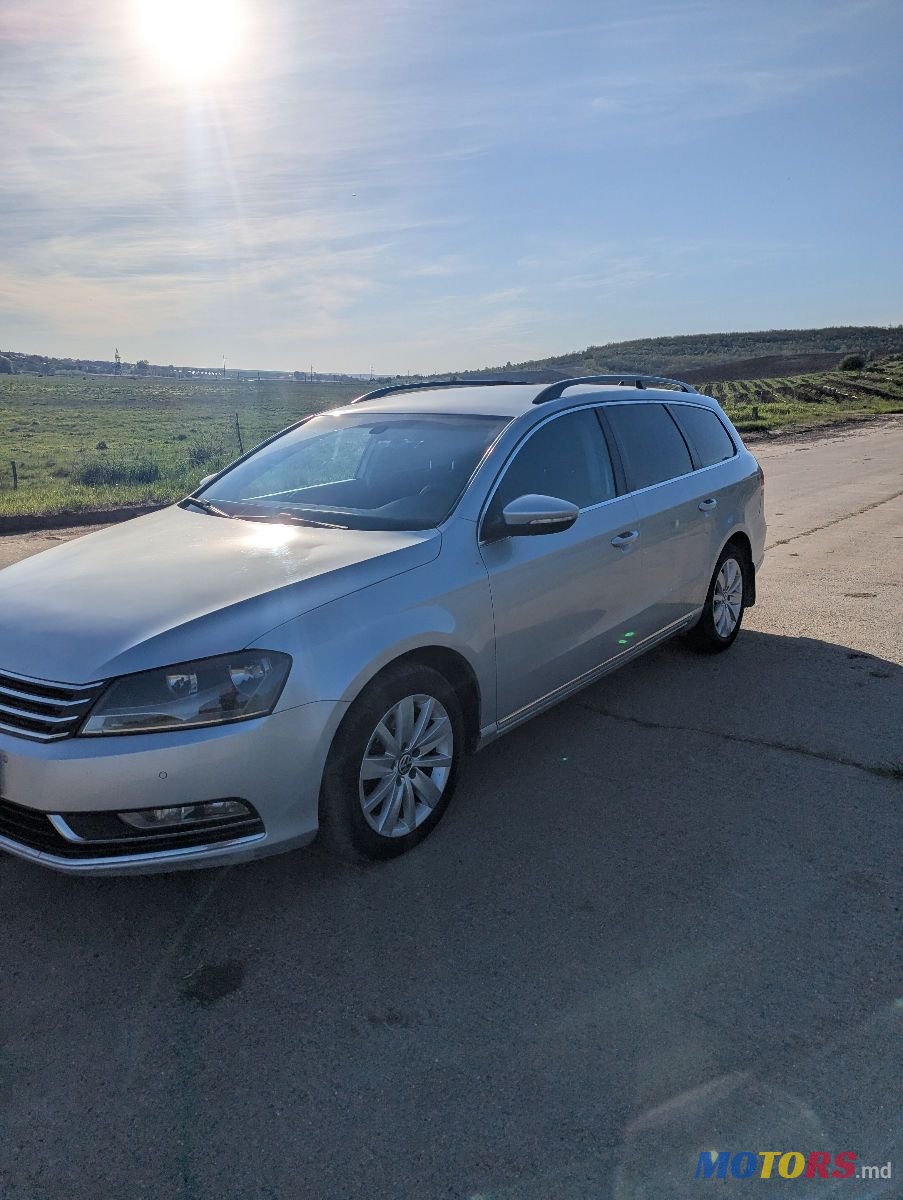 2010' Volkswagen Passat photo #3