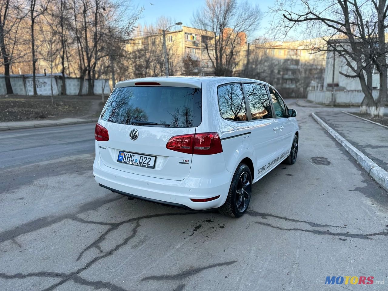 2013' Volkswagen Sharan photo #3