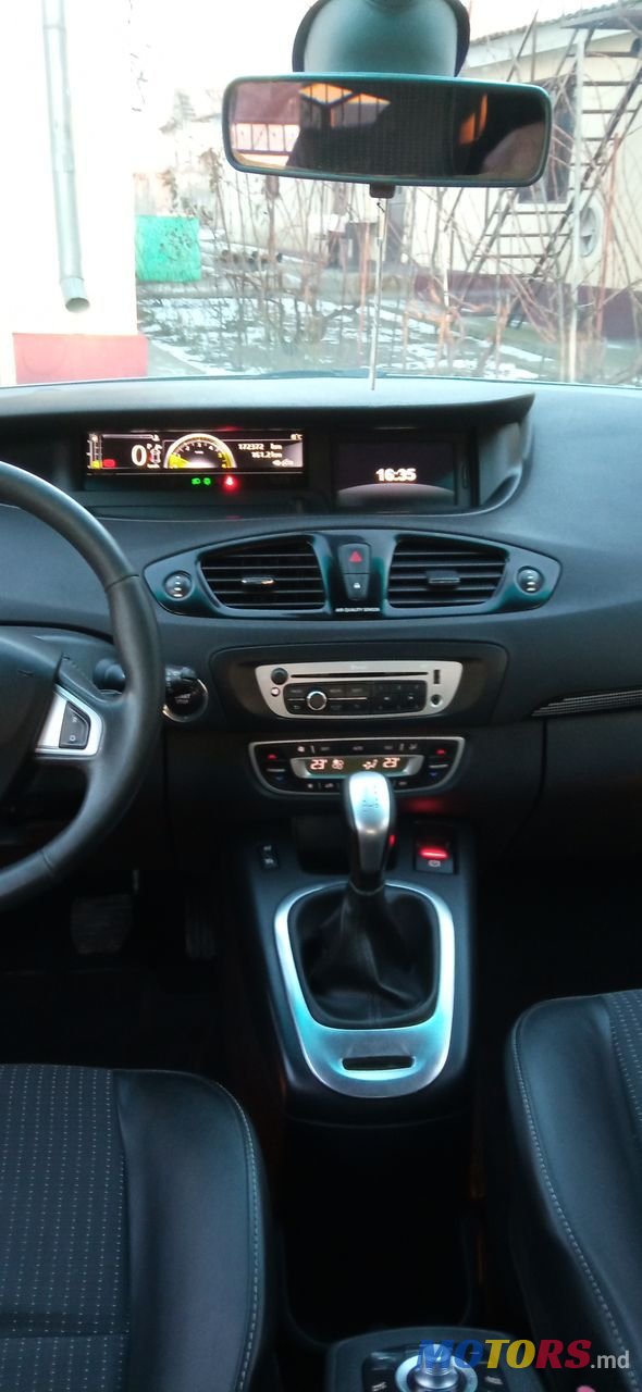 2012' Renault Grand Scenic photo #2