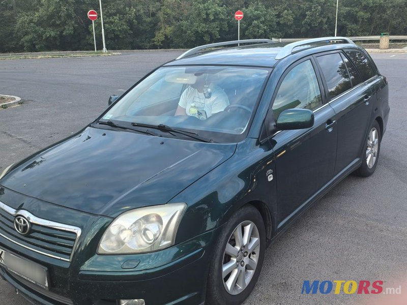 2005' Toyota Avensis photo #2