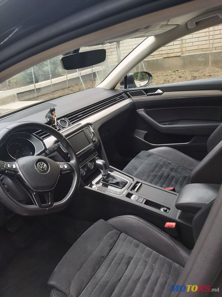 2015' Volkswagen Passat photo #1