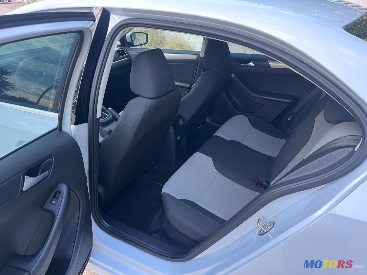 2017' Volkswagen Jetta photo #6