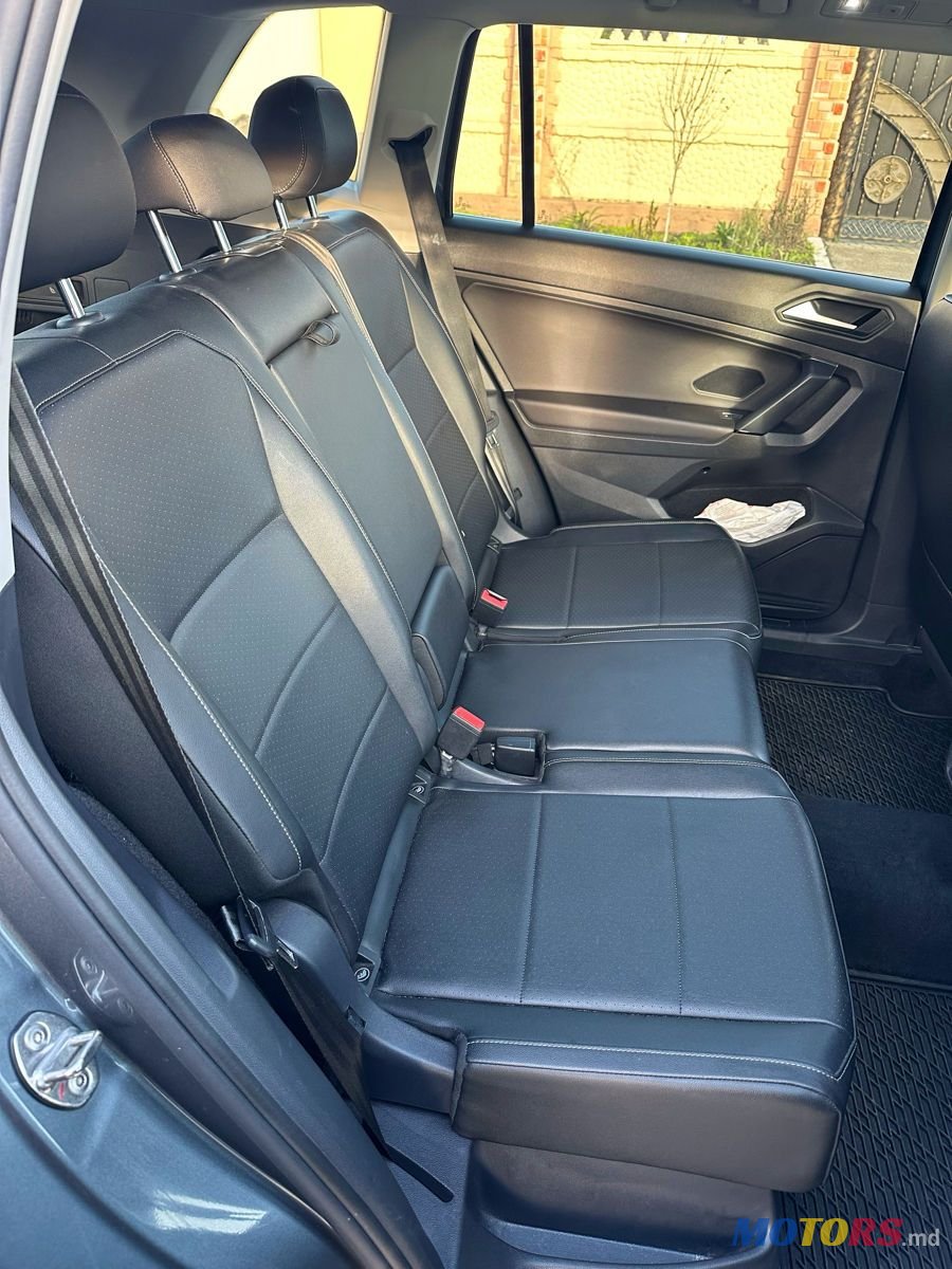 2019' Volkswagen Tiguan photo #6