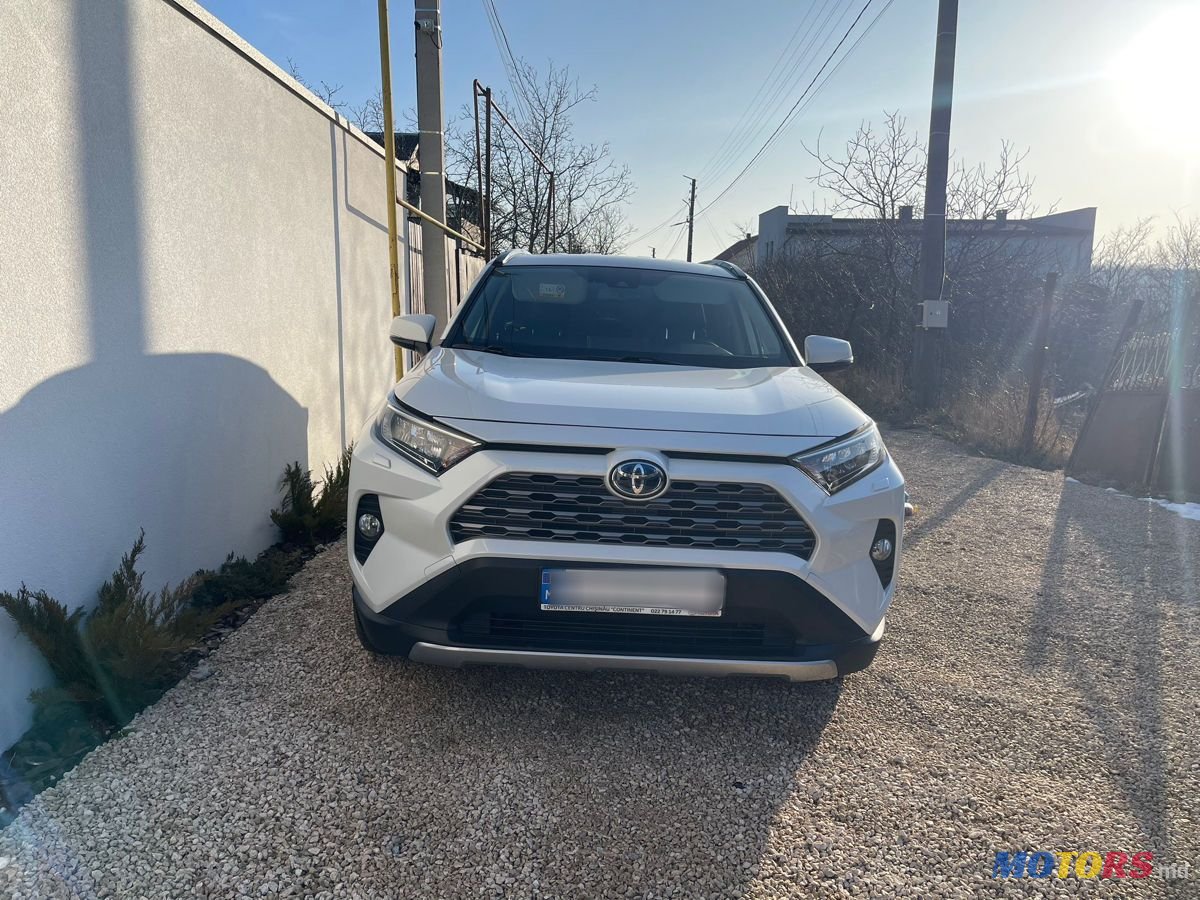 2020' Toyota RAV4 photo #2