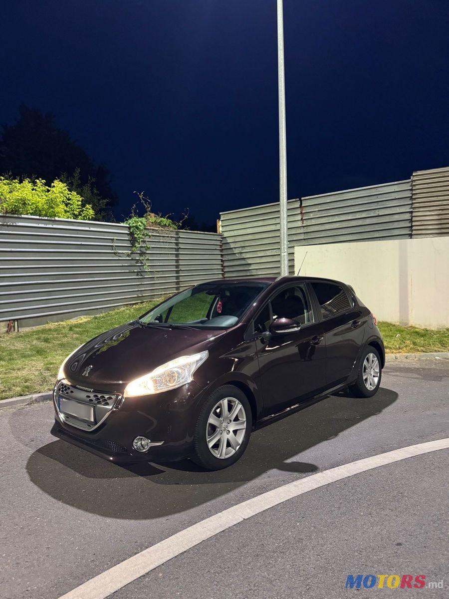 2012' Peugeot 208 photo #1