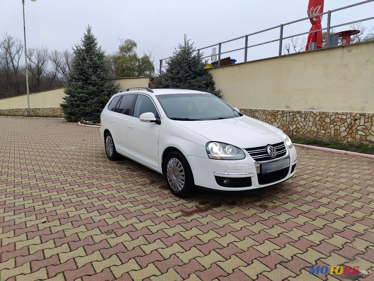 2009' Volkswagen Golf photo #2