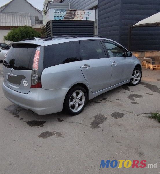 2006' Mitsubishi Grandis photo #5