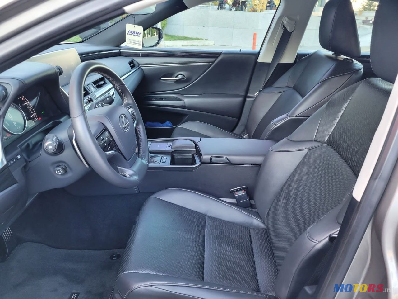 2020' Lexus Es Series photo #6