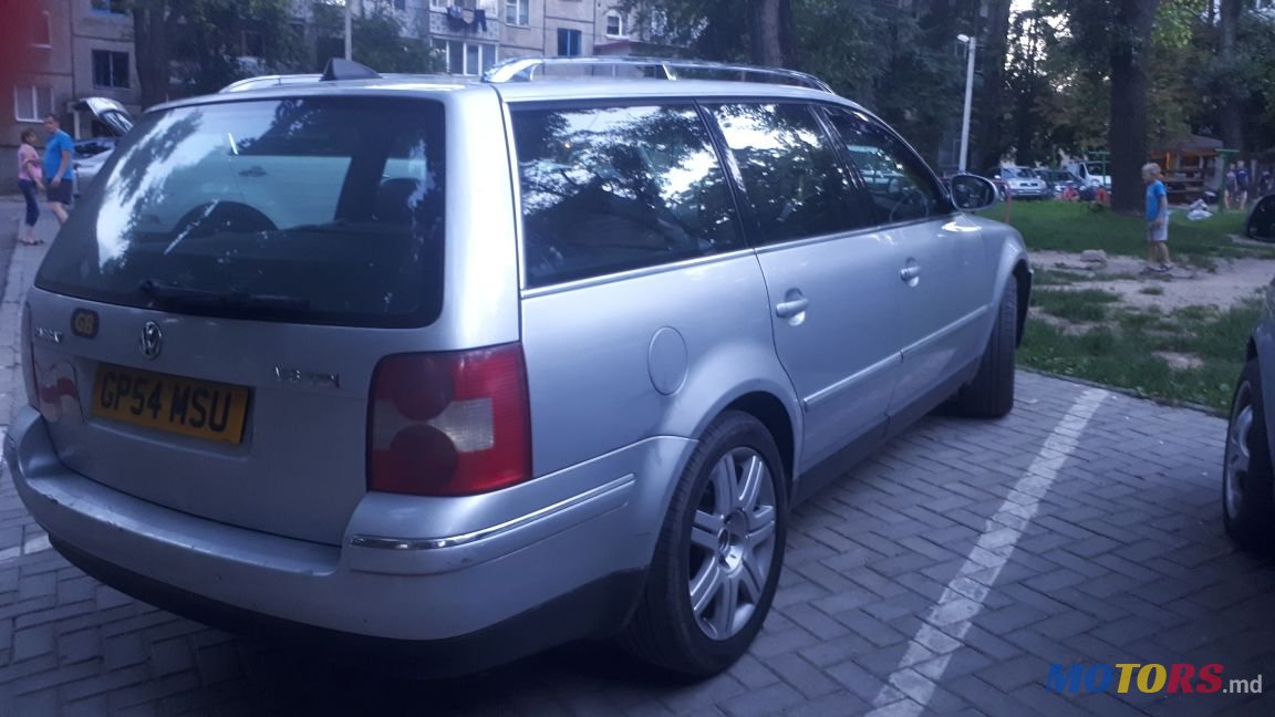 2004' Volkswagen Passat photo #1