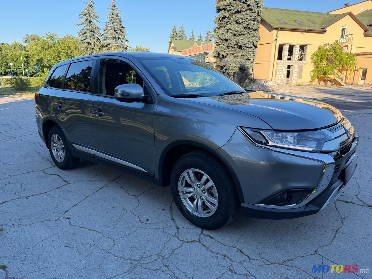2023' Mitsubishi Outlander photo #3