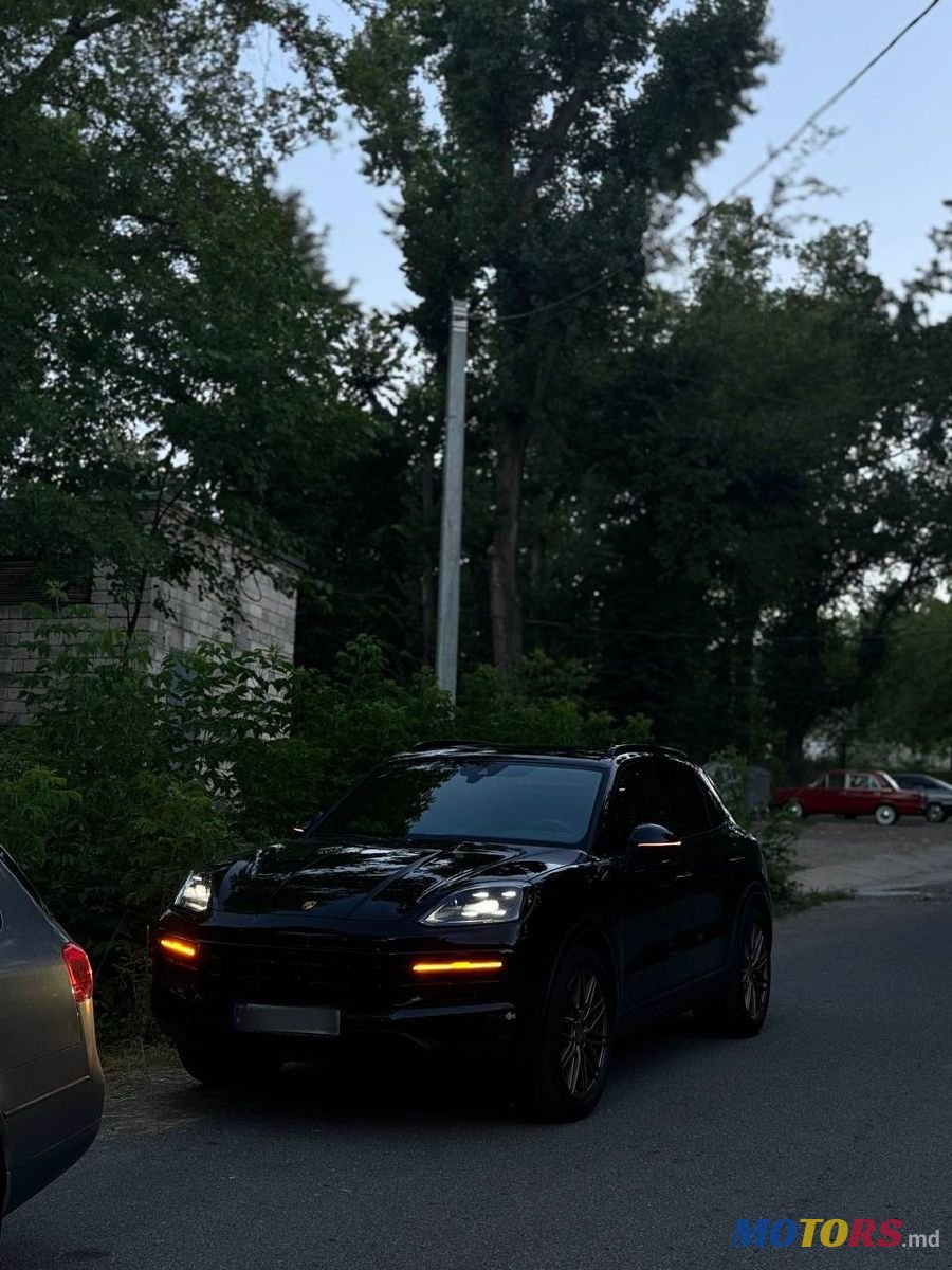 2023' Porsche Cayenne photo #1