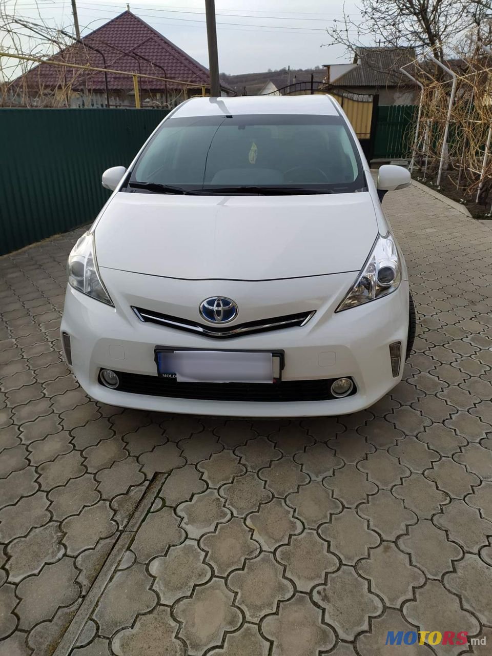 2013' Toyota Prius + photo #3