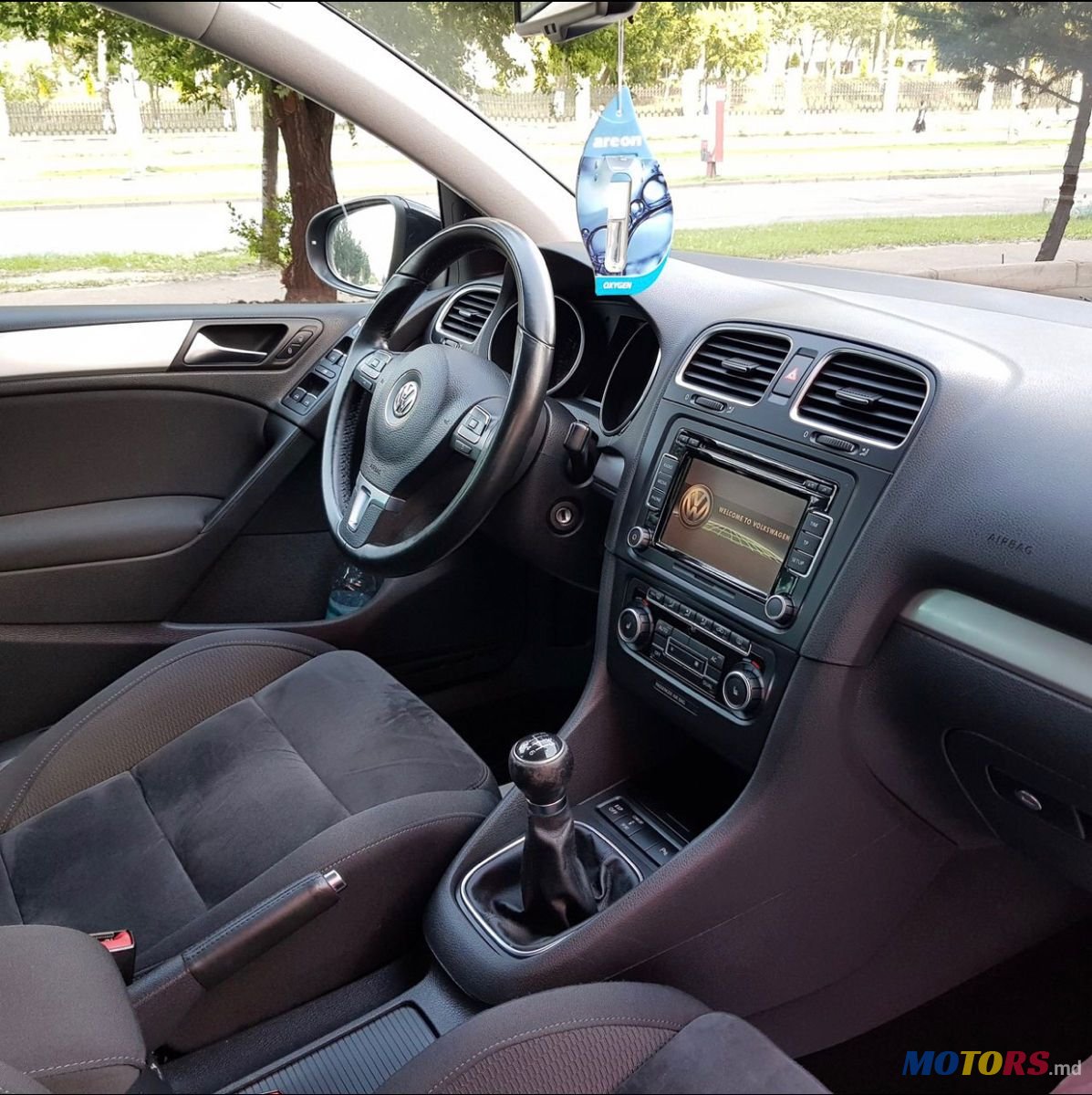 2010' Volkswagen Golf photo #6