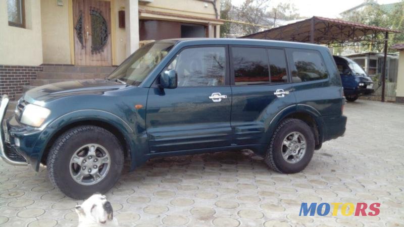 2006' Mitsubishi Pajero photo #1