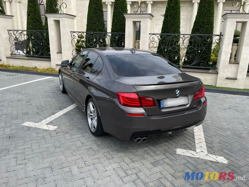 2011' BMW 5 Series photo #4