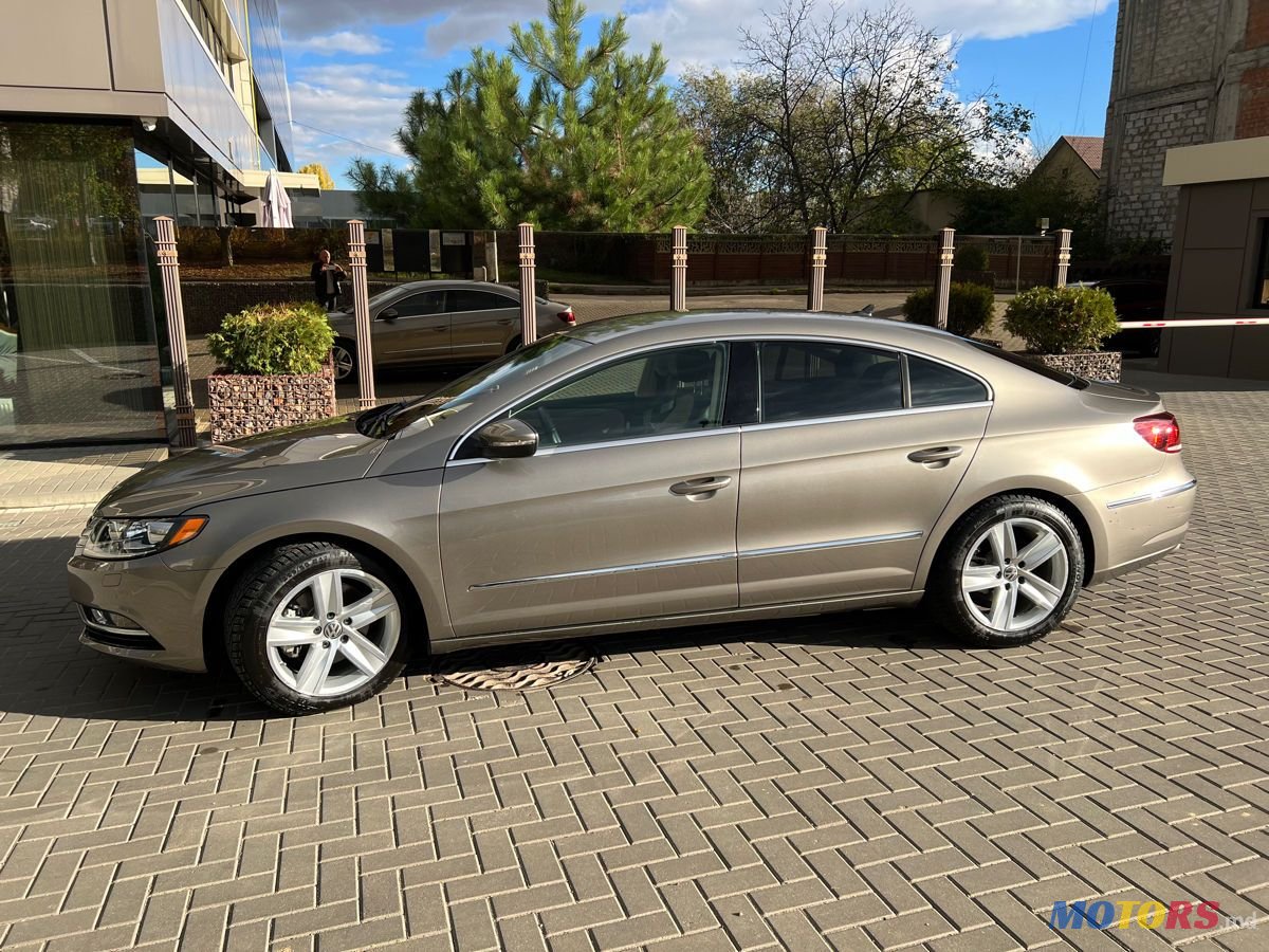 2013' Volkswagen Passat photo #1