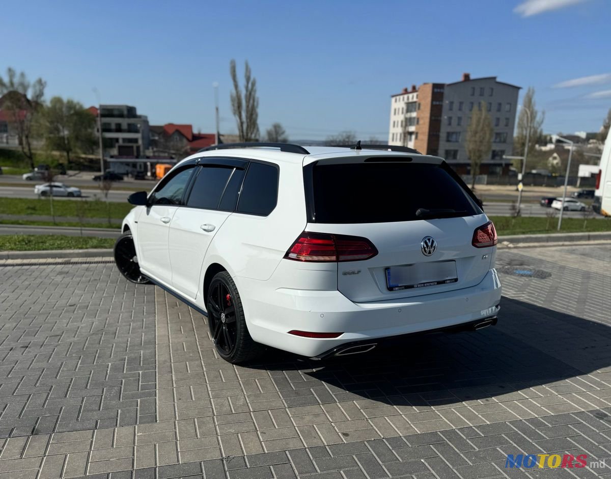 2019' Volkswagen Golf photo #6