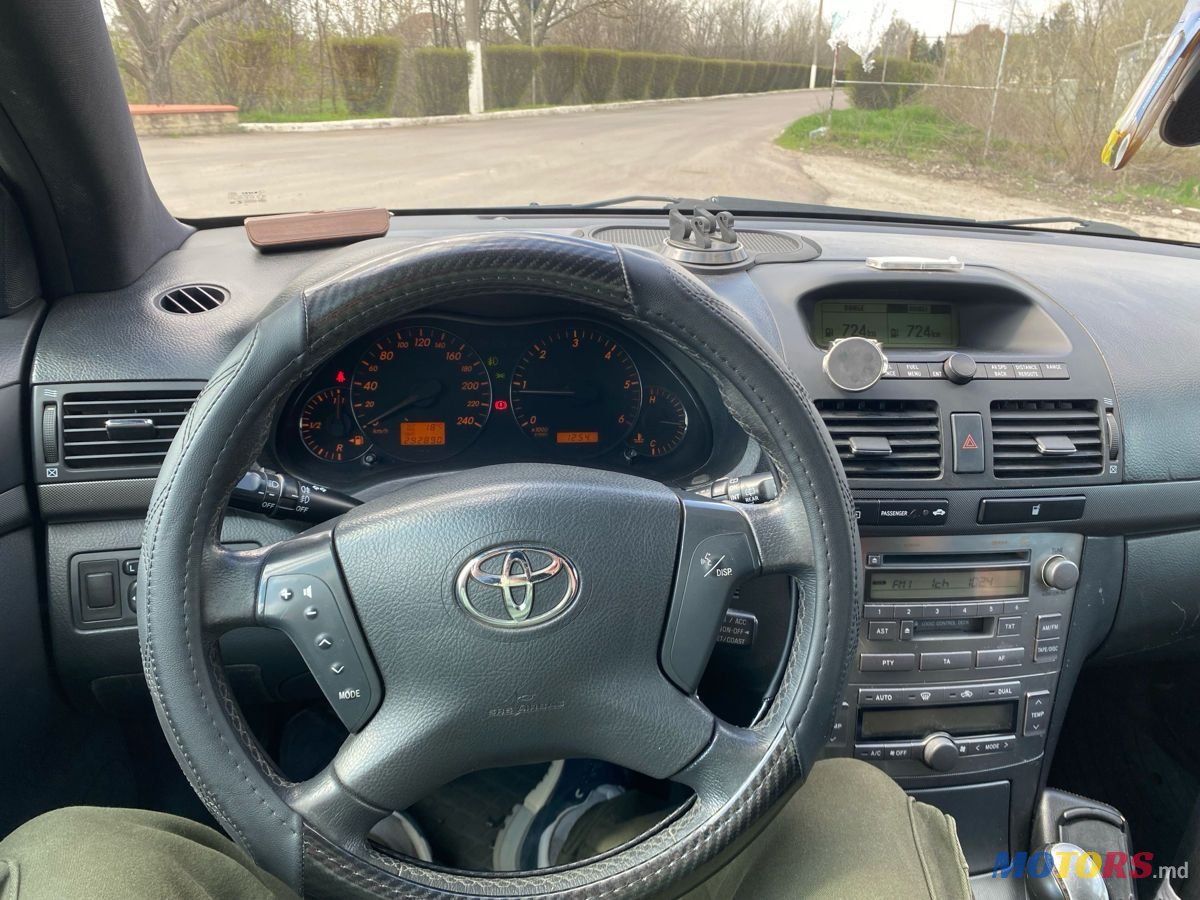 2005' Toyota Avensis photo #5