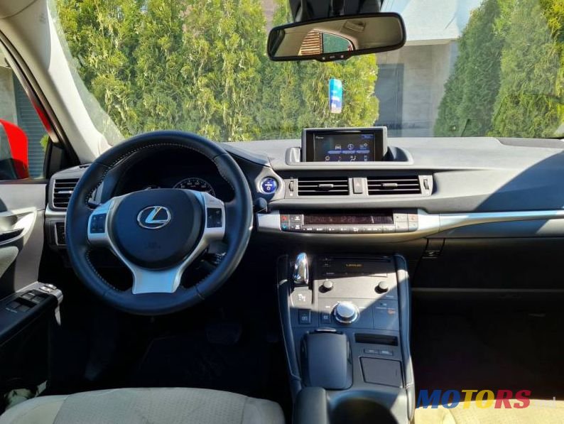 2013' Lexus CT photo #3