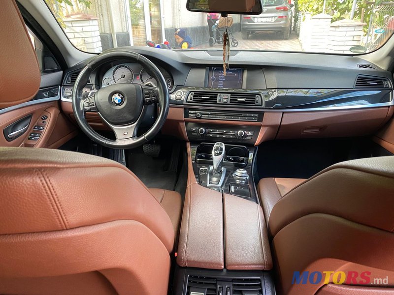 2010' BMW 5 Series photo #4