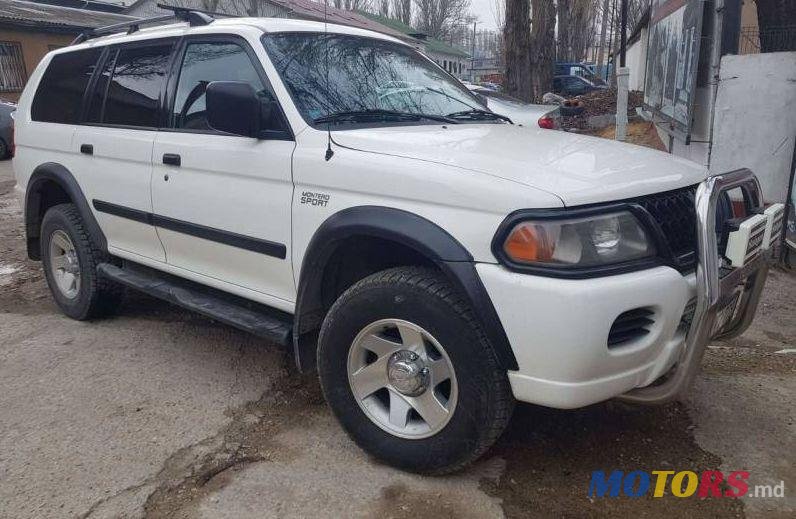2004' Mitsubishi Pajero Sport photo #1
