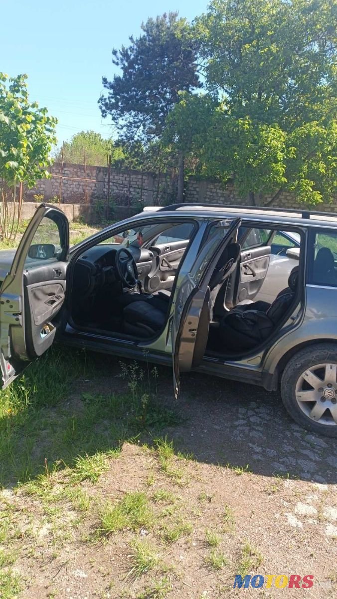 2003' Volkswagen Passat photo #1
