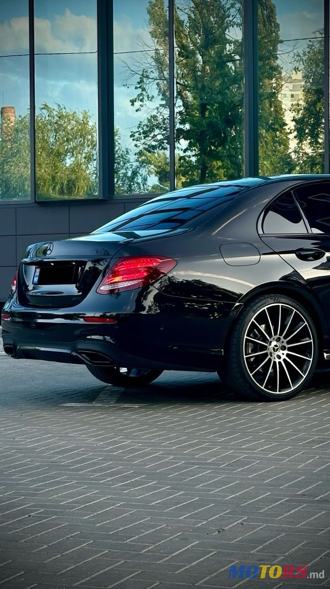 2017' Mercedes-Benz E-Class photo #3