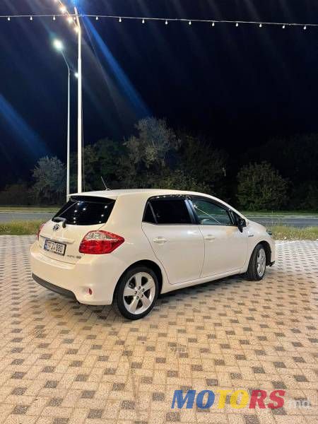 2011' Toyota Auris photo #1