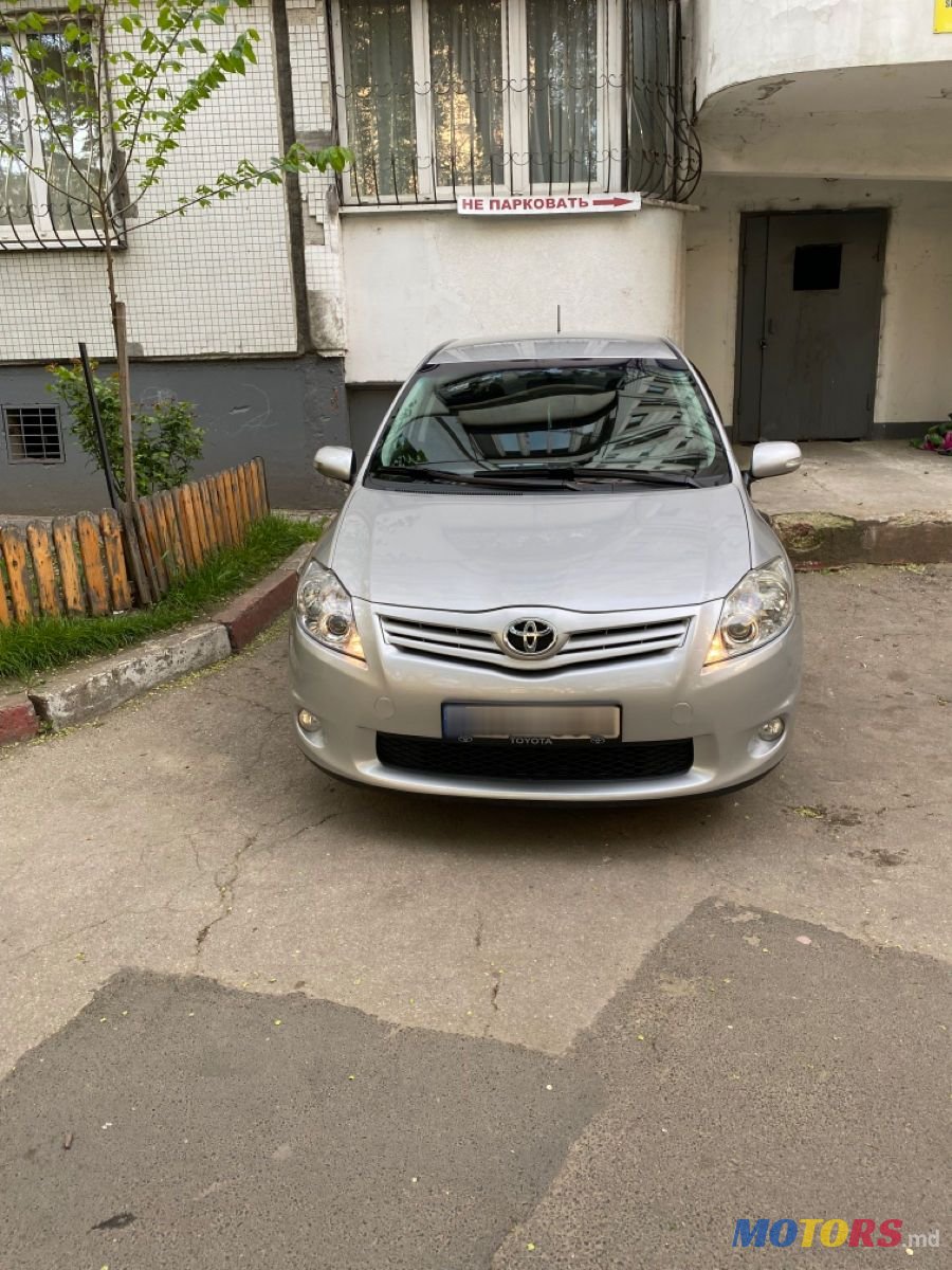 2012' Toyota Auris photo #1