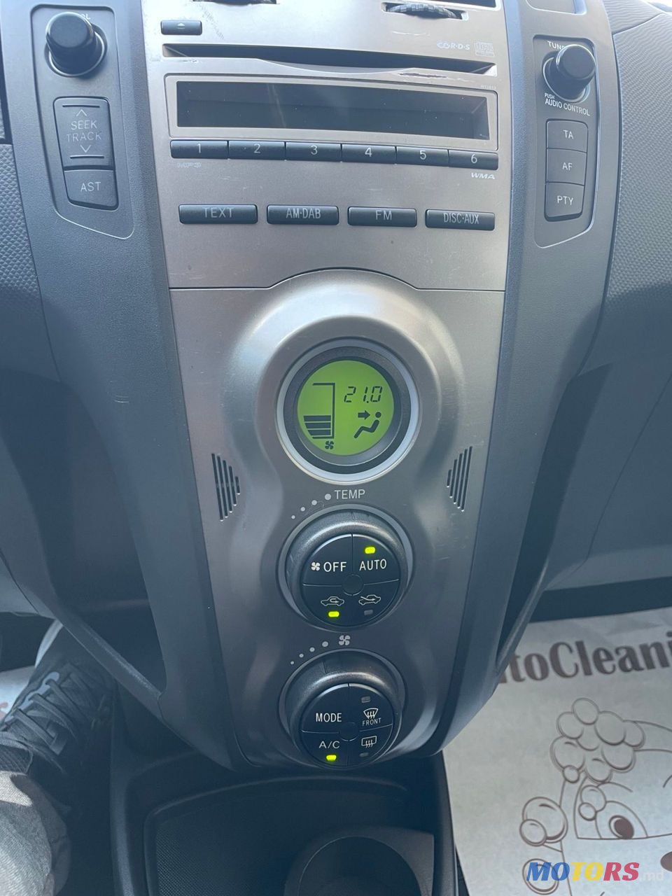 2009' Toyota Yaris photo #2