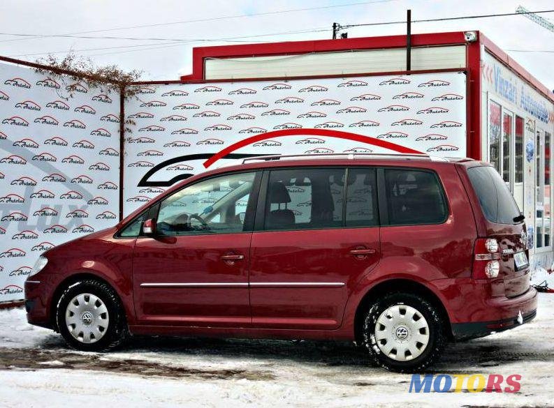 2009' Volkswagen Touran photo #1