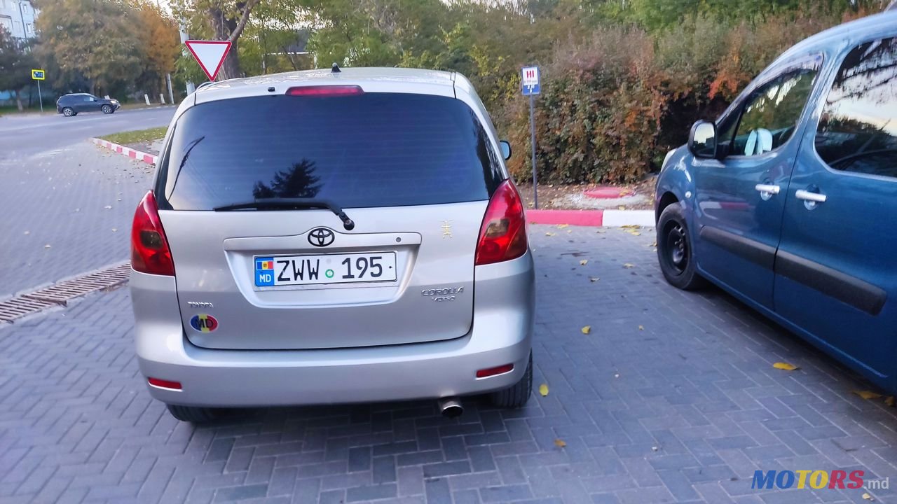 2002' Toyota Corolla Verso photo #6