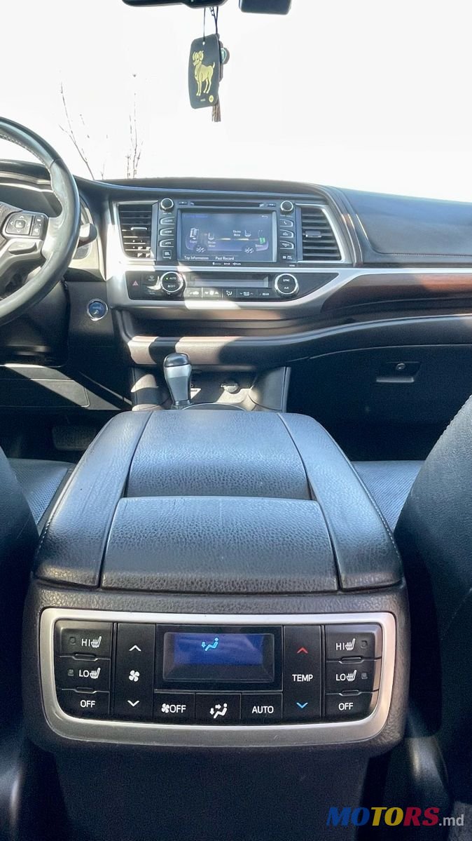 2016' Toyota Highlander photo #3