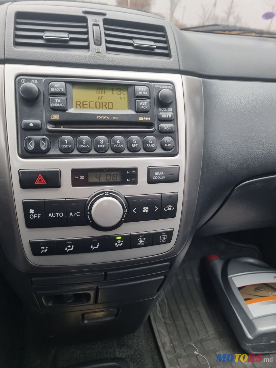 2005' Toyota Avensis Verso photo #3