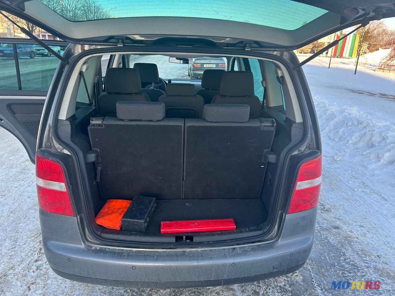 2005' Volkswagen Touran photo #5