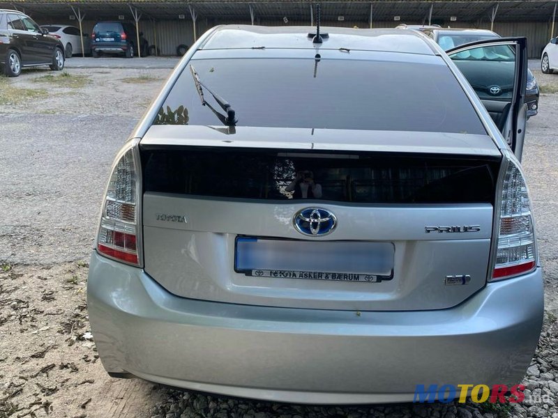 2011' Toyota Prius photo #2
