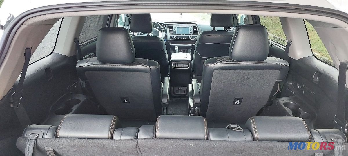 2017' Toyota Highlander photo #6