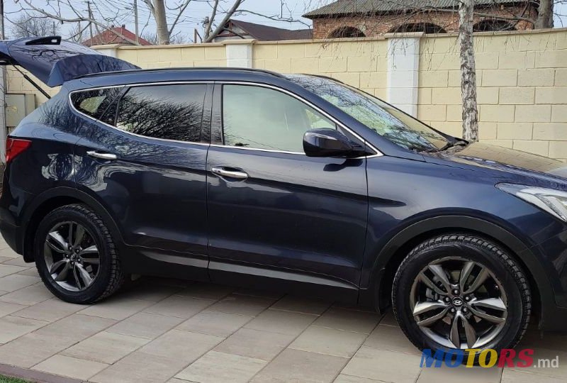 2013' Hyundai Santa Fe photo #2