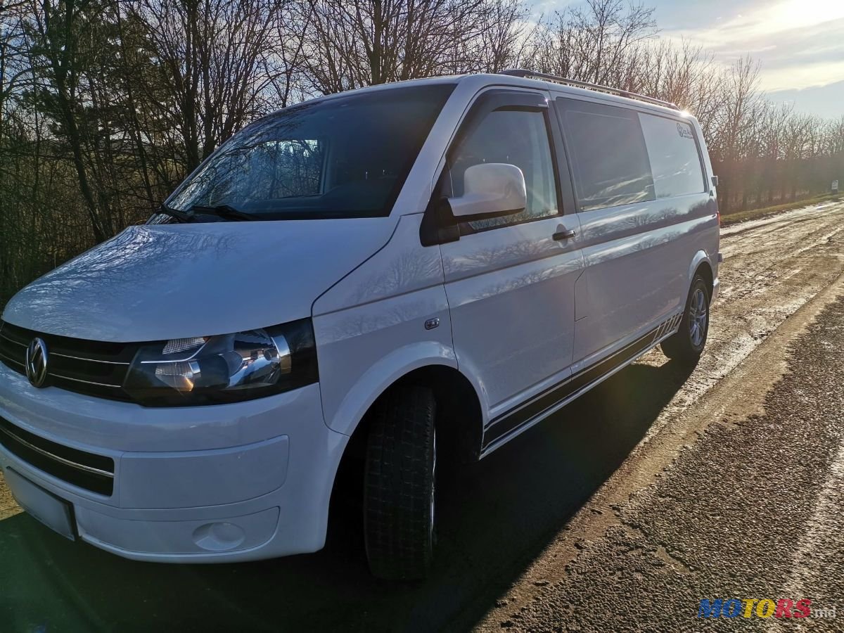 2011' Volkswagen Transporter photo #3